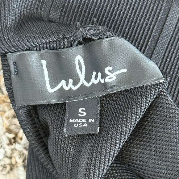 Lulu's Mock Neck Crop Top | Small - Picture 2 of 5